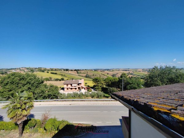 appartamento in vendita a Santa Maria Nuova in zona Collina