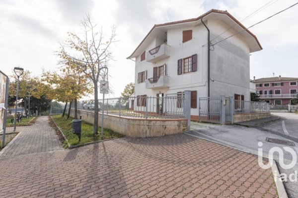 casa indipendente in vendita a Santa Maria Nuova in zona Collina