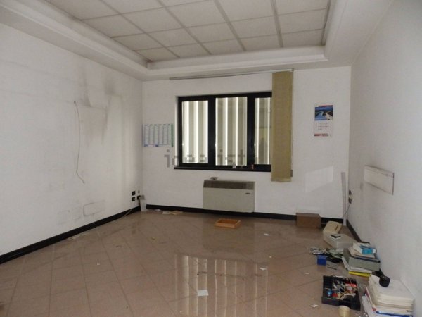 locale di sgombero in vendita a Santa Maria Nuova