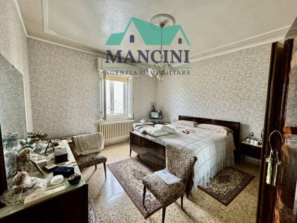 appartamento in vendita a Santa Maria Nuova in zona Collina