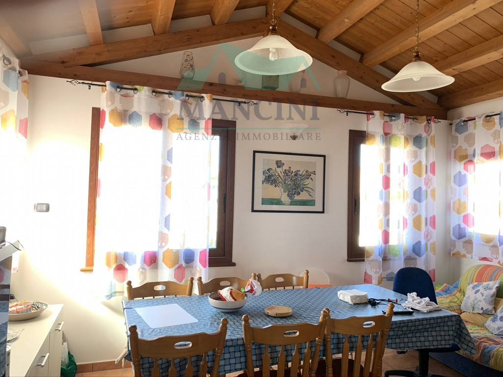 appartamento in vendita a Santa Maria Nuova in zona Collina