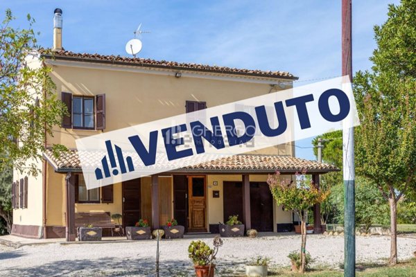casa indipendente in vendita a Santa Maria Nuova