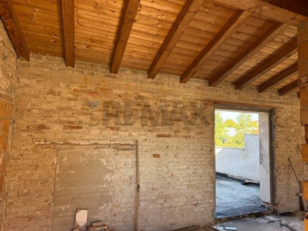 appartamento in vendita a Santa Maria Nuova in zona Collina