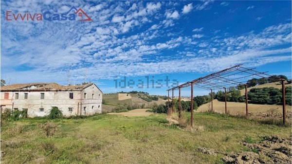 casa indipendente in vendita a Santa Maria Nuova in zona Pradellona