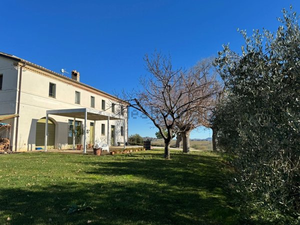 casa indipendente in vendita a Santa Maria Nuova in zona Collina