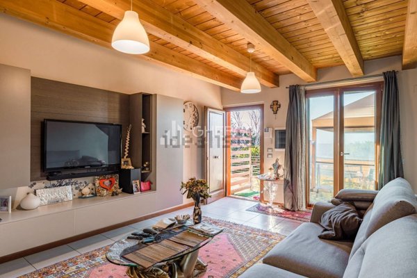 casa indipendente in vendita a Santa Maria Nuova