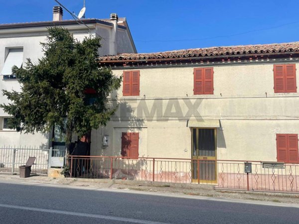 casa indipendente in vendita a Santa Maria Nuova in zona Collina