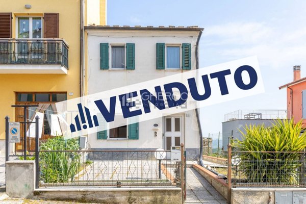 esavano in vendita a Santa Maria Nuova