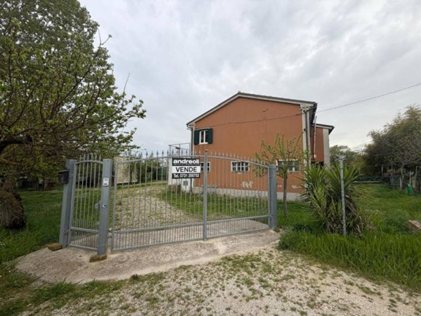 casa indipendente in vendita a Santa Maria Nuova in zona Pradellona