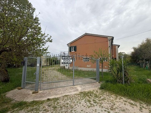 casa indipendente in vendita a Santa Maria Nuova in zona Pradellona