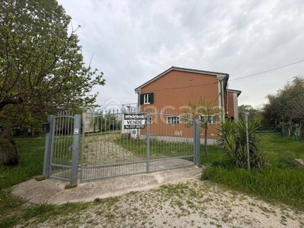 casa indipendente in vendita a Santa Maria Nuova in zona Pradellona