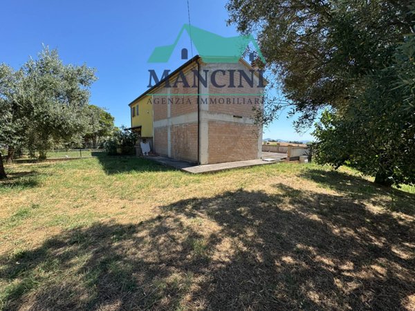 casa indipendente in vendita a Santa Maria Nuova in zona Collina