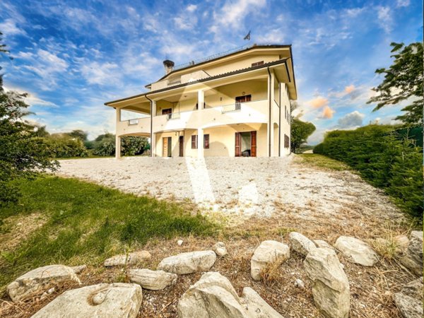 casa indipendente in vendita a Santa Maria Nuova in zona Collina