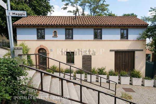 pentavano in vendita a Santa Maria Nuova in zona Collina