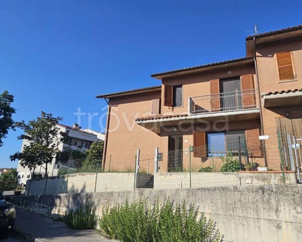 casa indipendente in vendita a Santa Maria Nuova in zona Collina