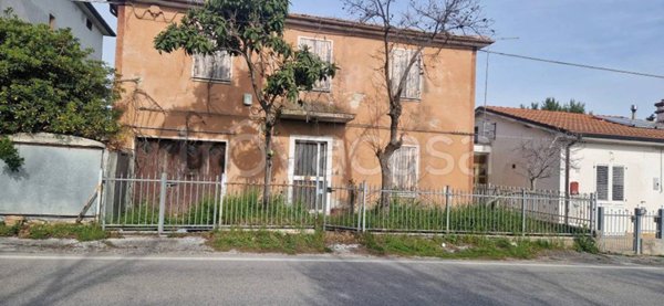 appartamento in vendita a Santa Maria Nuova in zona Collina