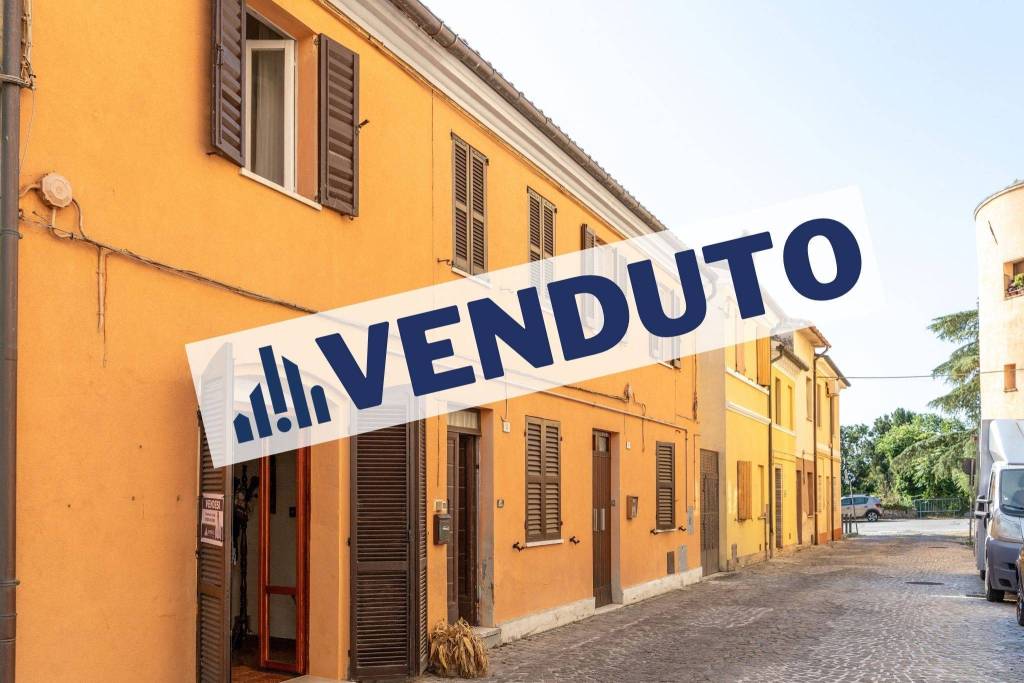 casa indipendente in vendita a Santa Maria Nuova in zona Collina