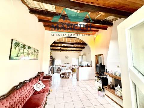 casa indipendente in vendita a Santa Maria Nuova in zona Pradellona