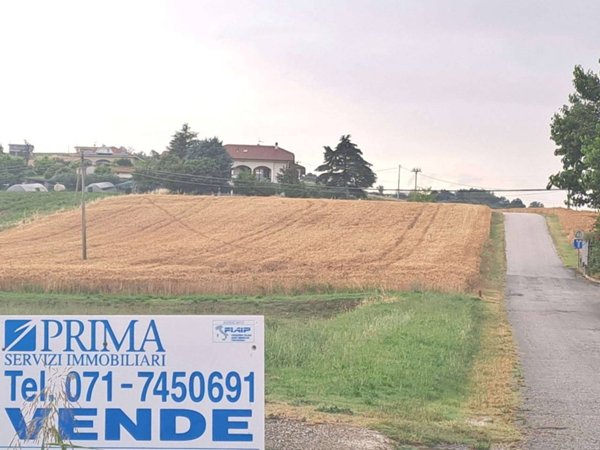locale di sgombero in vendita a Santa Maria Nuova in zona Pradellona