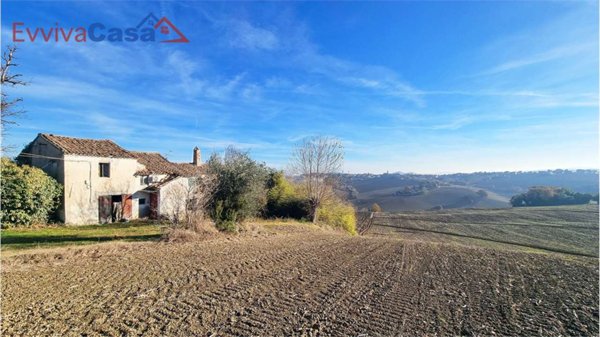 casa indipendente in vendita a Santa Maria Nuova in zona Collina