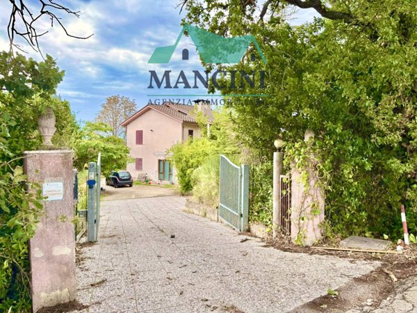 casa indipendente in vendita a Santa Maria Nuova in zona Pradellona