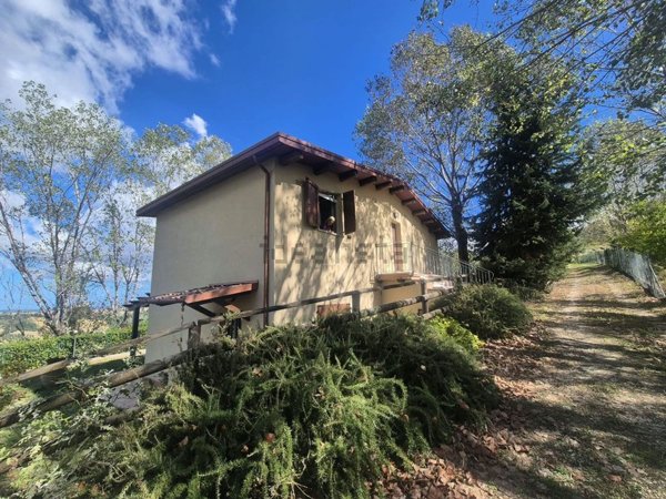 casa indipendente in vendita a Santa Maria Nuova in zona Collina