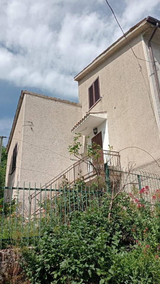 casa indipendente in vendita a Sassoferrato in zona Venatura