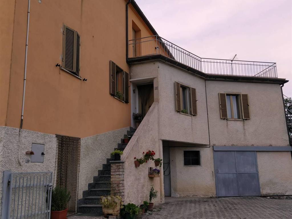 casa indipendente in vendita a Sassoferrato in zona Catobagli