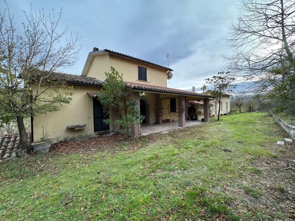 casa indipendente in vendita a Sassoferrato