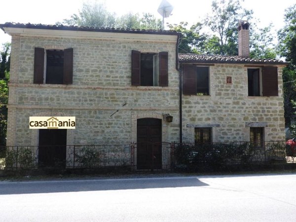casa indipendente in vendita a Sassoferrato