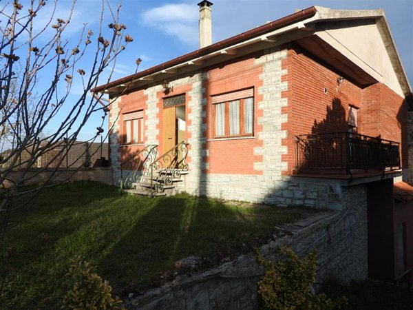 casa indipendente in vendita a Sassoferrato in zona Morello