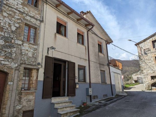 casa indipendente in vendita a Sassoferrato in zona Montelago