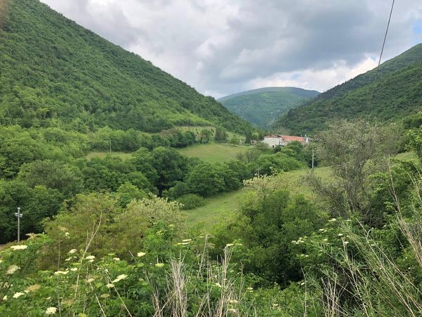 casa indipendente in vendita a Sassoferrato