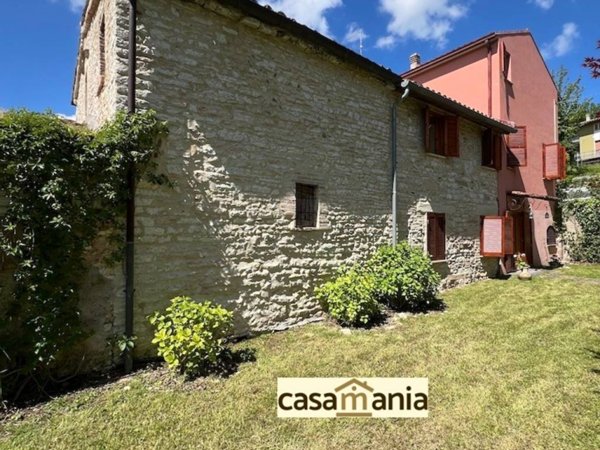 casa indipendente in vendita a Sassoferrato in zona Monterosso