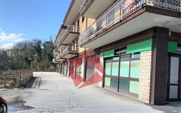locale commerciale in vendita a Sassoferrato