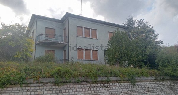 casa indipendente in vendita a Sassoferrato