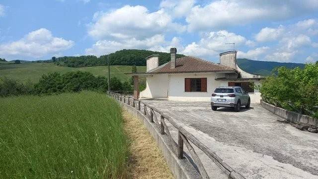 casa indipendente in vendita a Sassoferrato