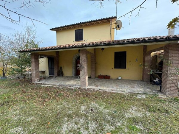 casa indipendente in vendita a Sassoferrato