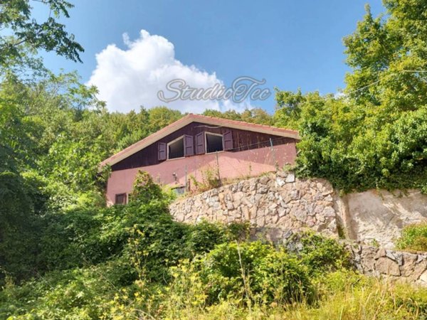 casa indipendente in vendita a Sassoferrato in zona Sementana