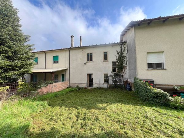 casa indipendente in vendita a Sassoferrato