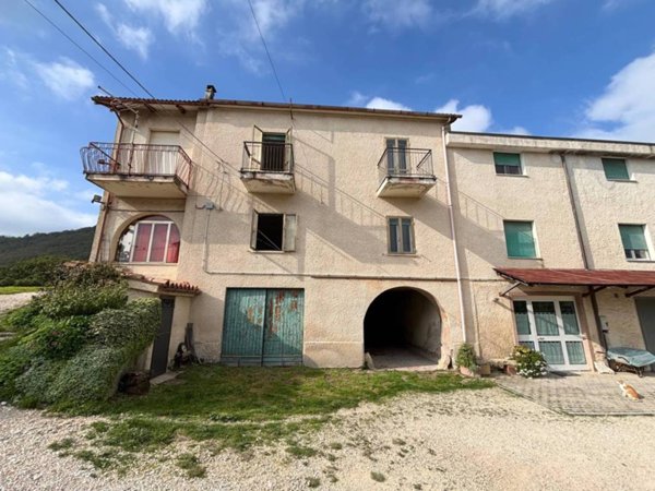 casa indipendente in vendita a Sassoferrato