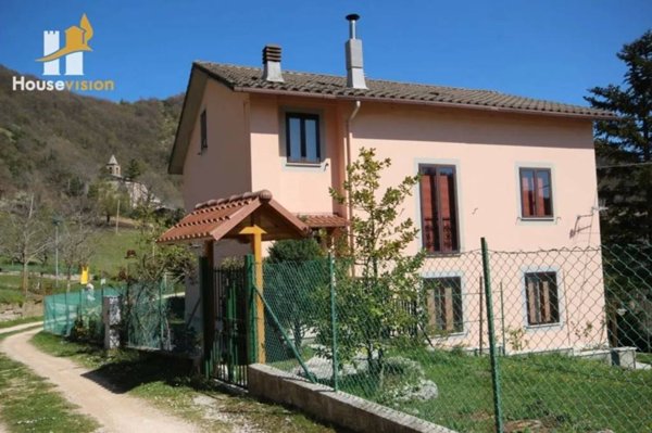 casa indipendente in vendita a Sassoferrato in zona Montelago