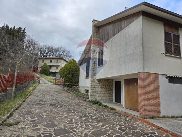 casa indipendente in vendita a Sassoferrato in zona Valdolmo