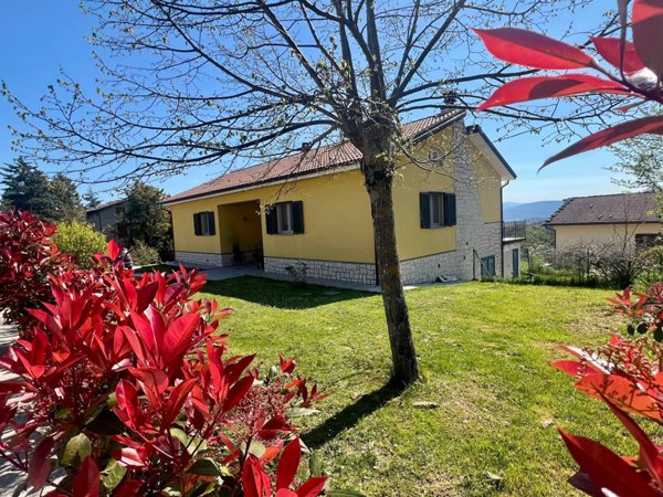 casa indipendente in vendita a Sassoferrato in zona Venatura