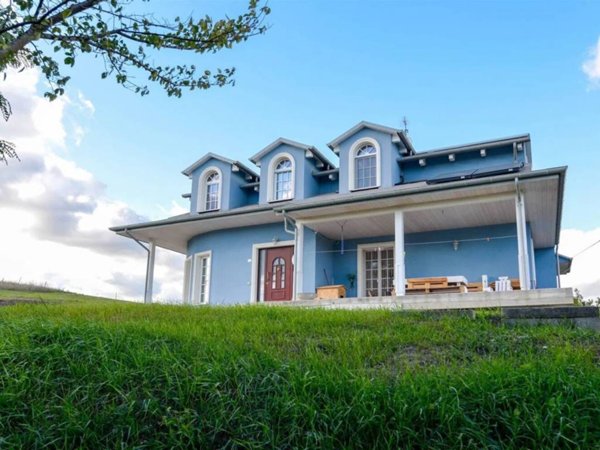 casa indipendente in vendita a Sassoferrato