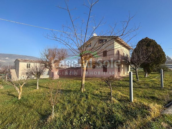 casa indipendente in vendita a Sassoferrato in zona Catobagli