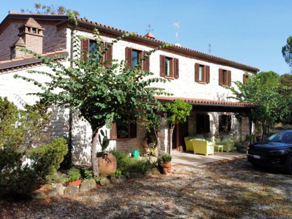 casa indipendente in vendita a Sassoferrato in zona Cabernardi