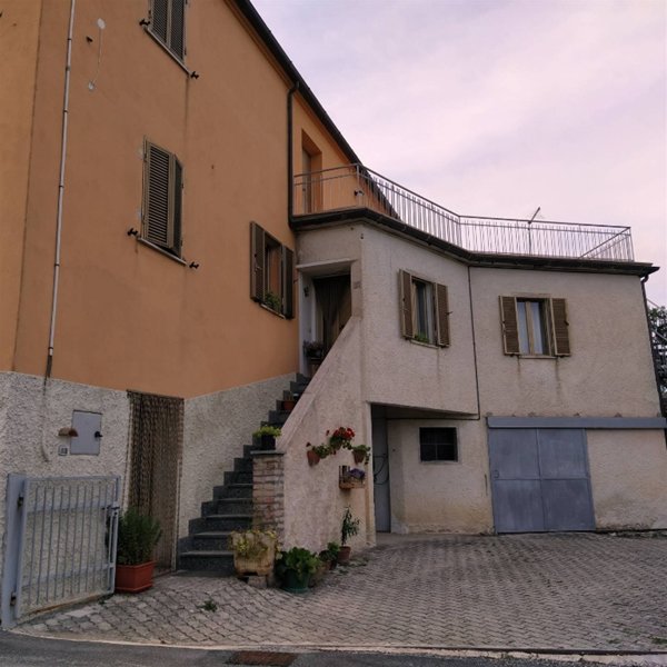 casa indipendente in vendita a Sassoferrato