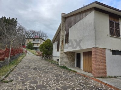 casa indipendente in vendita a Sassoferrato in zona Valdolmo