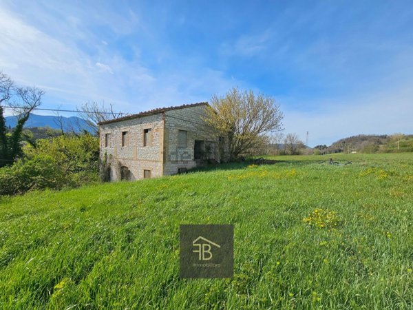 casa indipendente in vendita a Sassoferrato